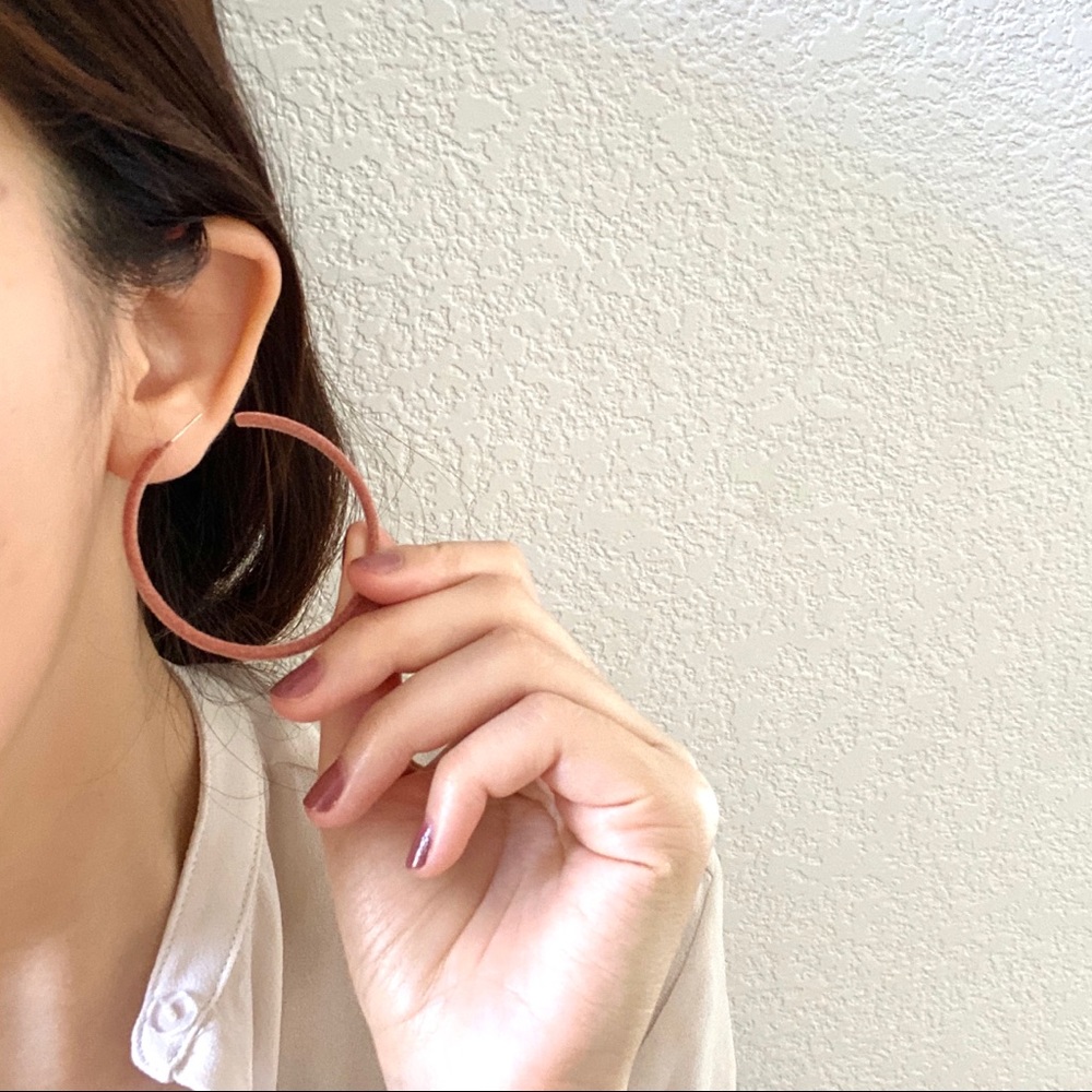 💕Last one 💙Velvet Fabric Earrings Circle - Picture 3 of 7